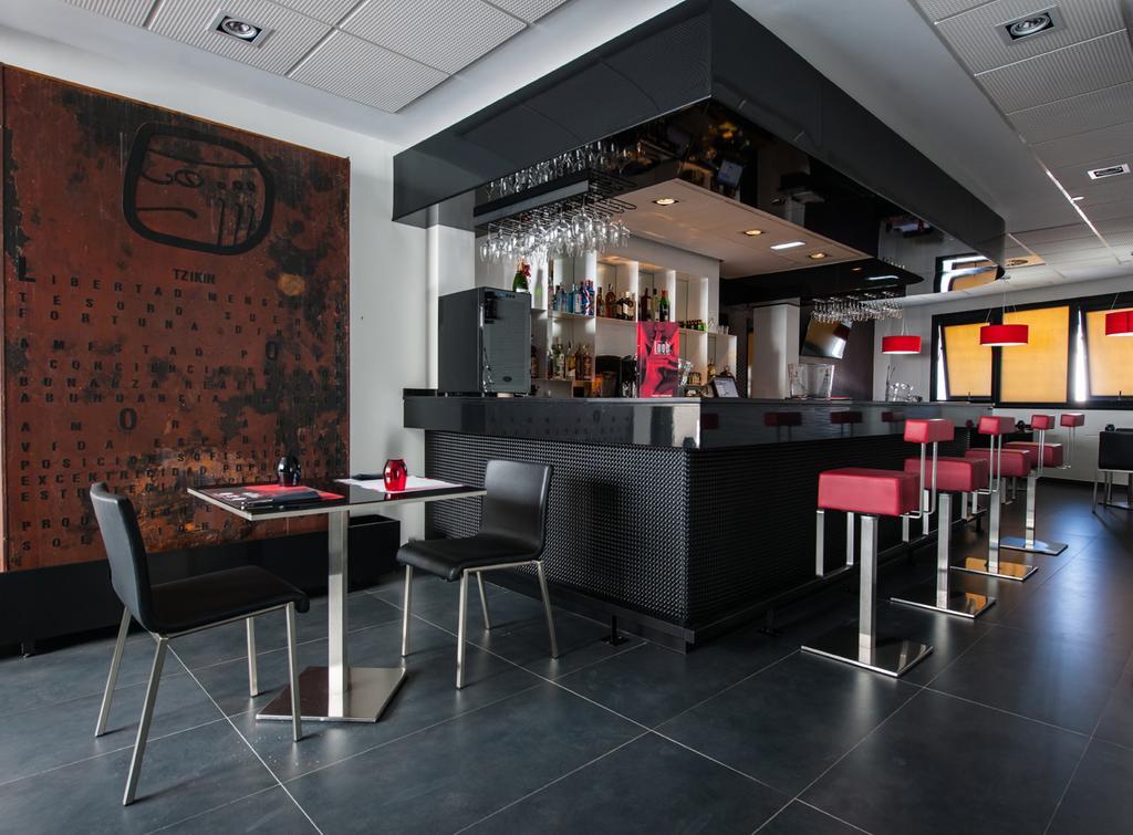 Hotel Loob Madrid (Adults Only) 토레용드아르도즈 외부 사진